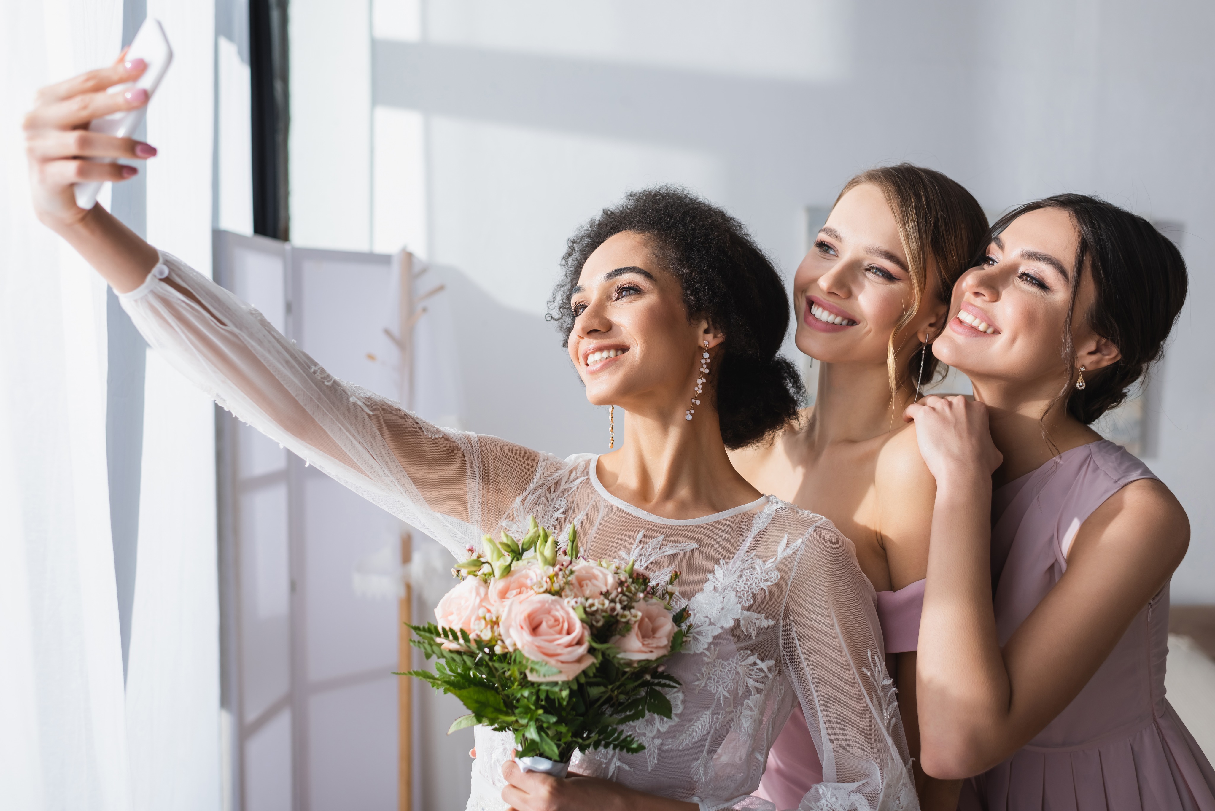 A joyful bridal morning with the bride and her bridesmaids getting ready
